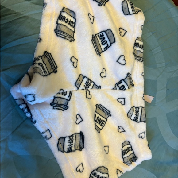 Women’s size large, comfy pajama shorts never been worn - Picture 3 of 3